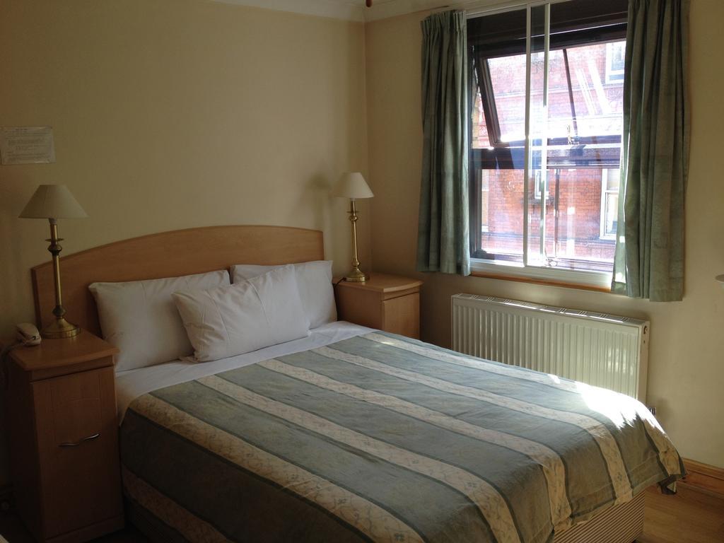 Seven Dials Hotel London Room photo